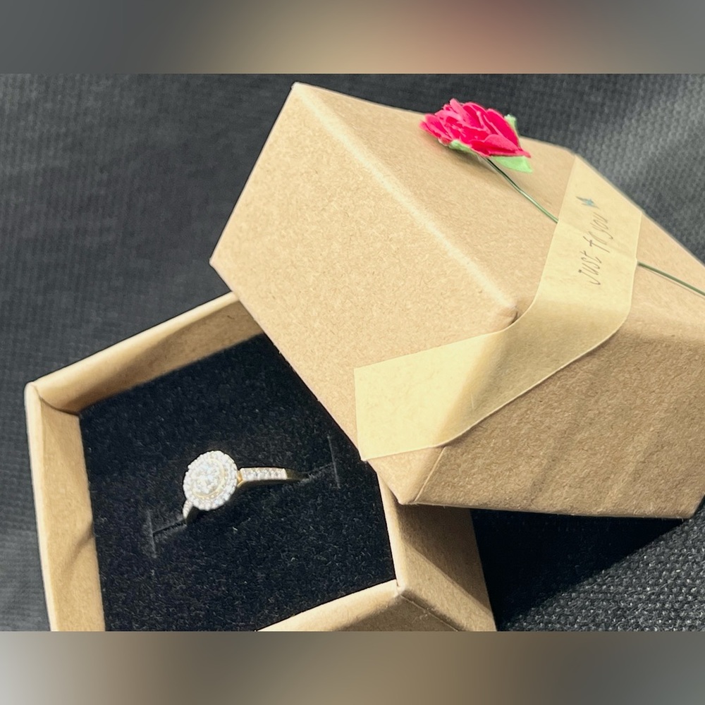 EUC 💎 FLOWER CLUSTER RING - Picture 12 of 12
